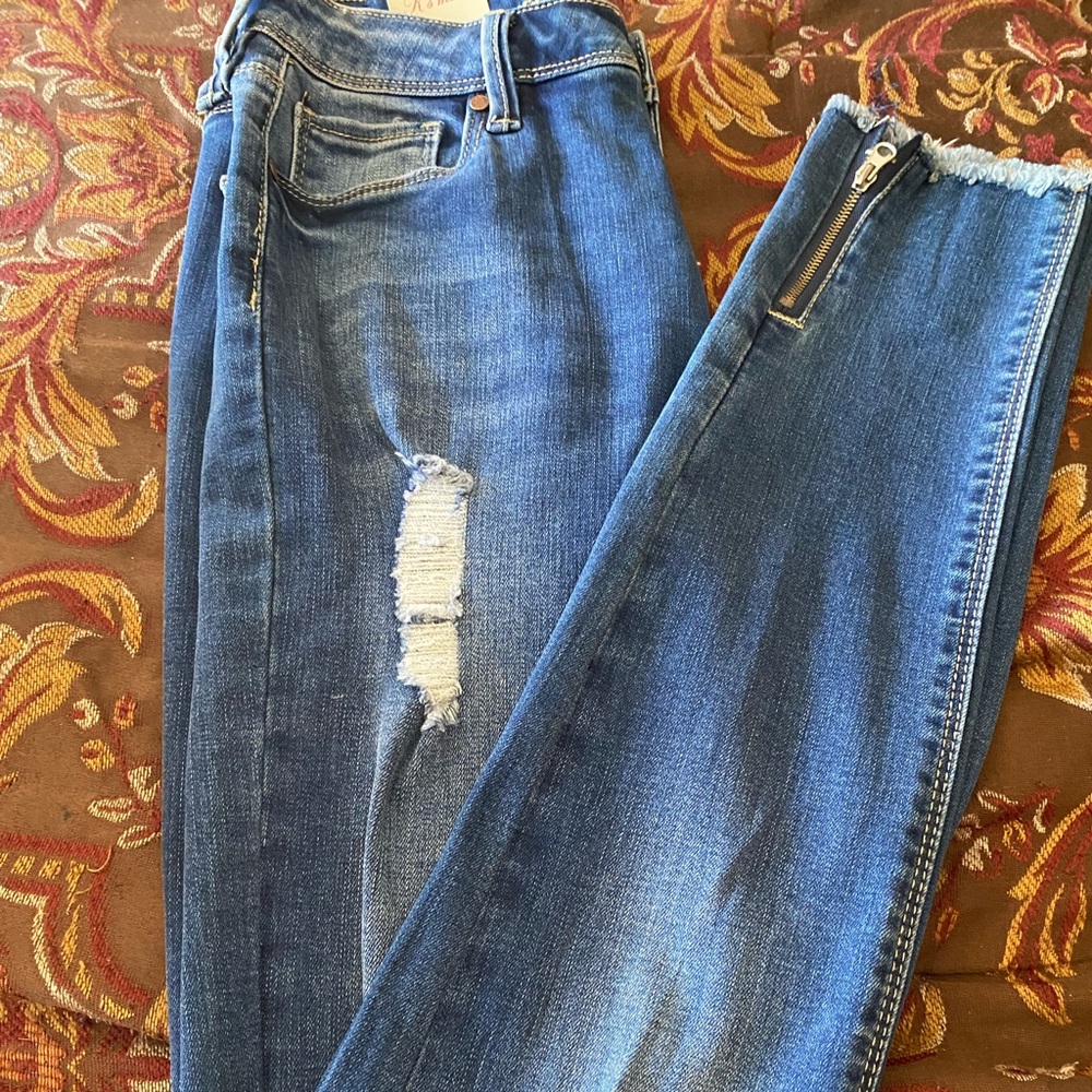 NWT Blue Size 3(juniors)Rip Skinny  jeans